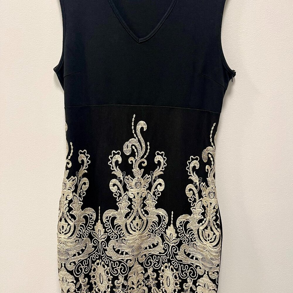 Maya Deluxe Sleeveless V-neck Black With Gold Lace Dress